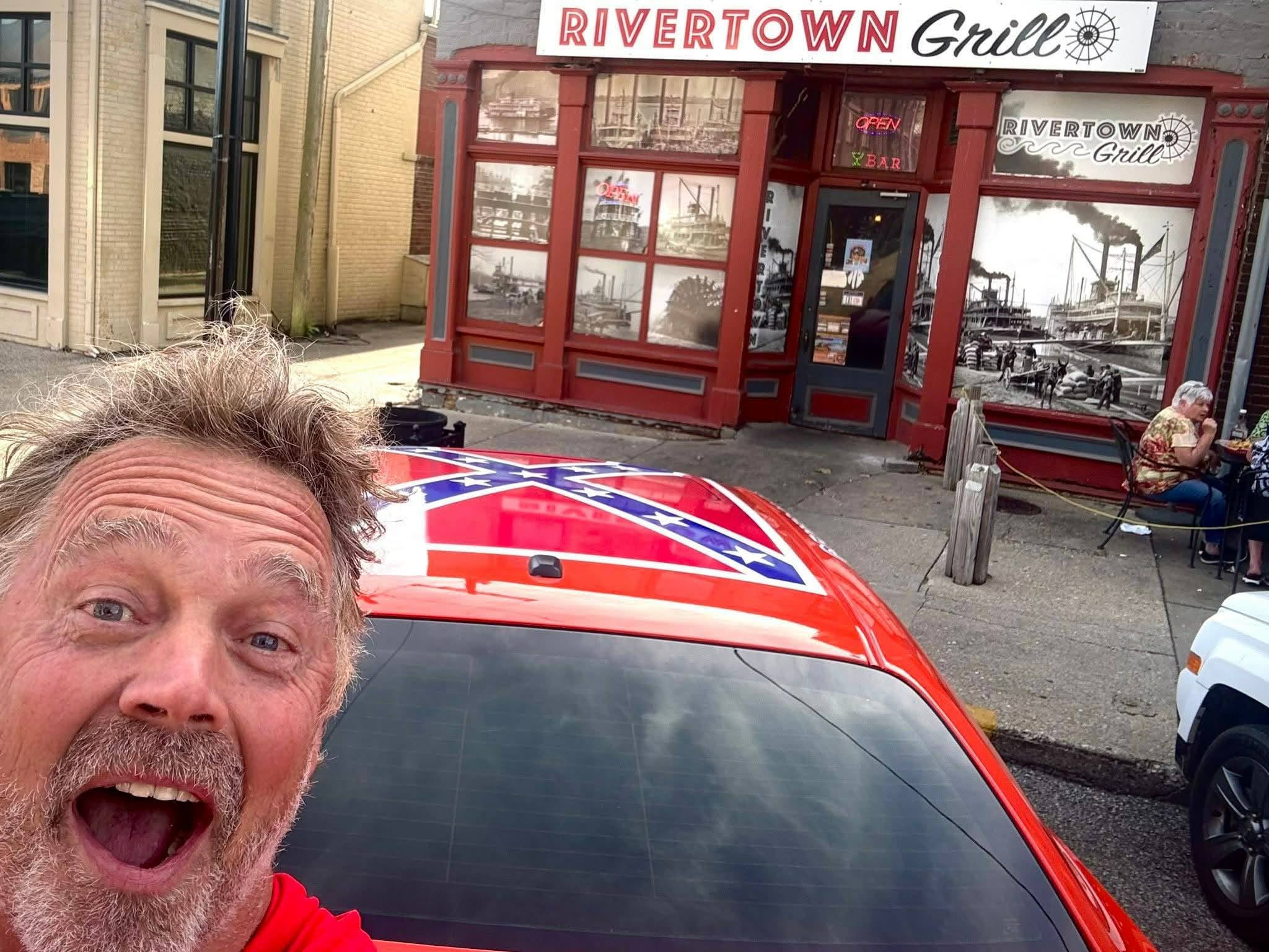 John Schneider selfie outside Rivertown Grill